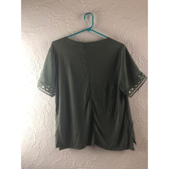 AK Anne Klein Knit Top Olive Green Size Large EUC Short Sleeve Cut-Out Front - Picture 2 of 3